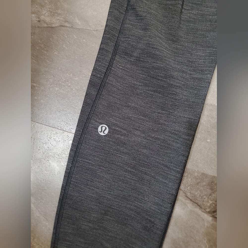 Lululemon Speed Up Tight *Full-On Luxtreme Brushed 26". Heathered Black. Size 8. - Picture 5 of 11